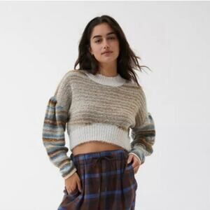 Urban Outfitters chunky cropped sweater size small, puff drop shoulder, tan blue